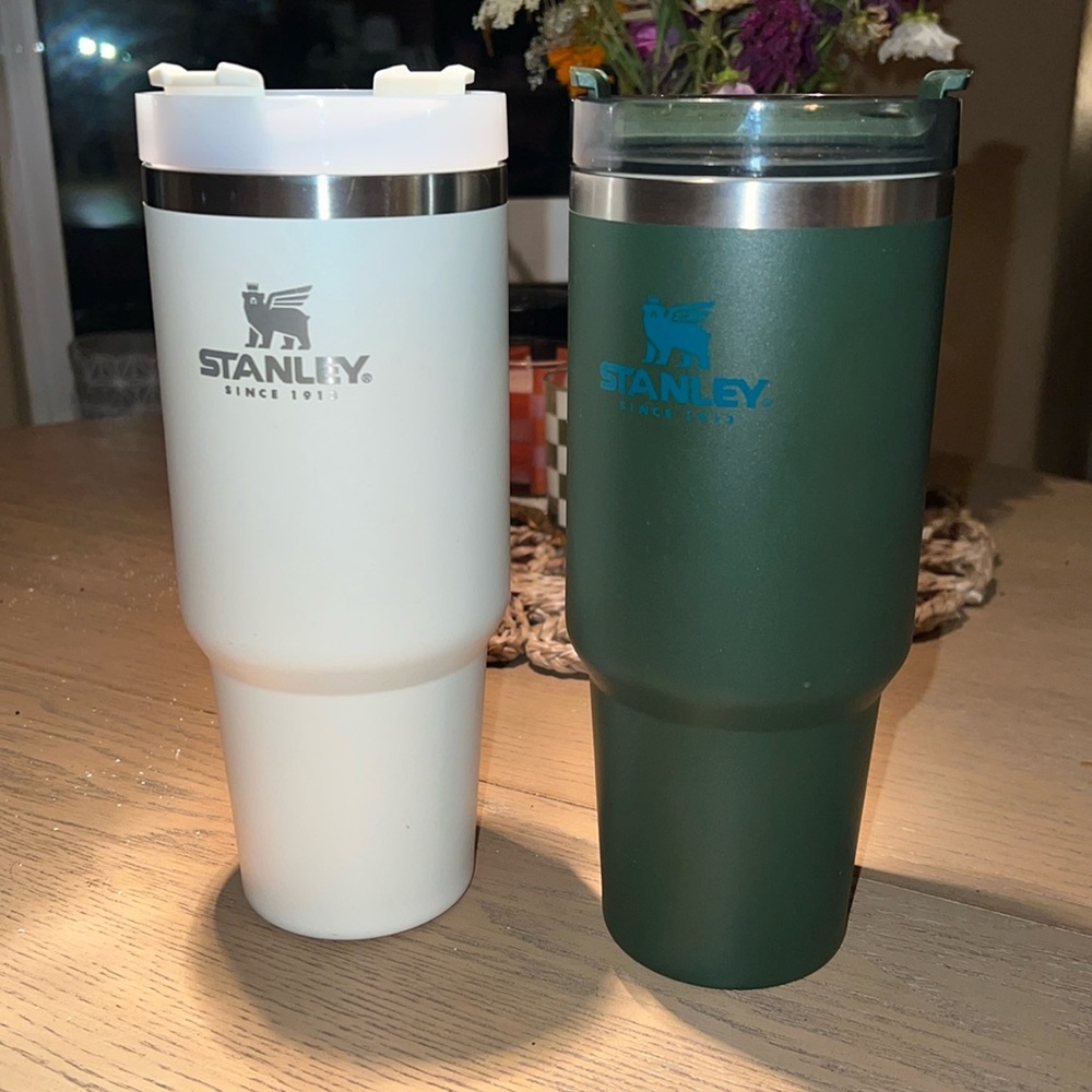 2 Stanley Cups 30 oz like new